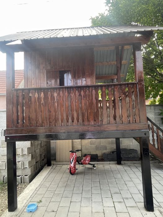 Căsuță din lemn 2.60x2.60 m cu terasă – ideală pentru curte/copii