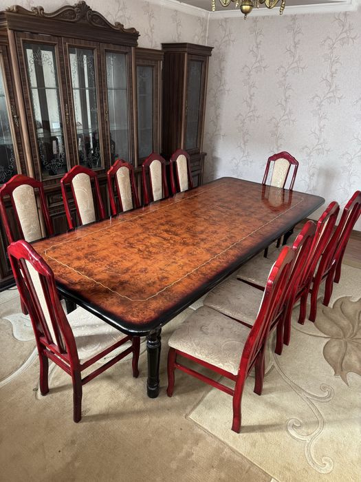 Гостевой стол с 12 стульями