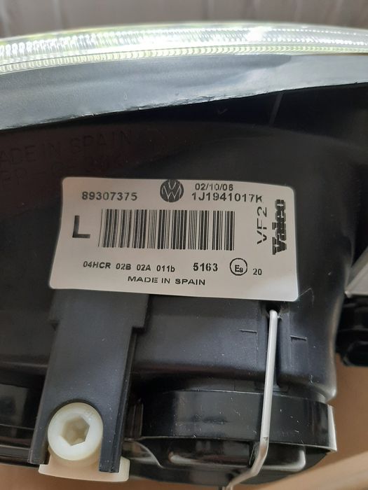 Нов,неупотребяван фар VALEO за VW Golf 4!