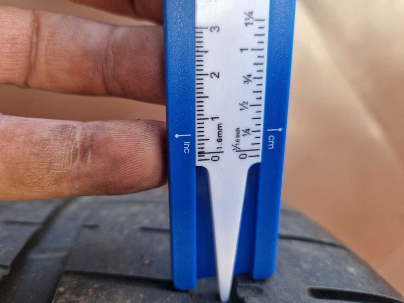 2 Pirelli R20 305/30
летни гуми
DOT1422
