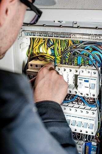 Электрик срочно. Выезд на замыкания, обрывы. Электромонтаж.