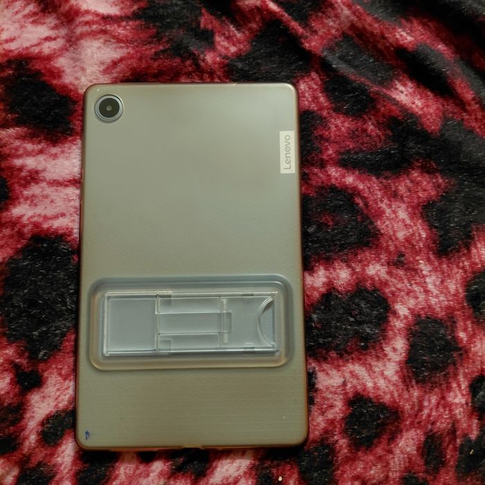 Продам планшет леново таб M8 4GEN