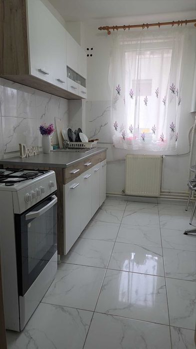 Vand apartament 2 camere in zona centrala,strada Unirii,langa Gradinita Teddy si Scoala Gimnaziala Alexandru Stefulescu!
