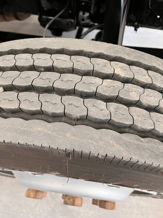 Продаётся машину Исузу NPR 82 L/NPR 82 (5тонн)