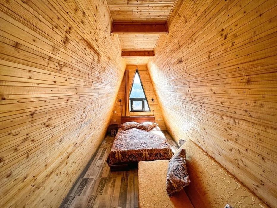 Cabane tip A-Frame la cheie