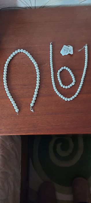 Перлен гердан обеци и гривна