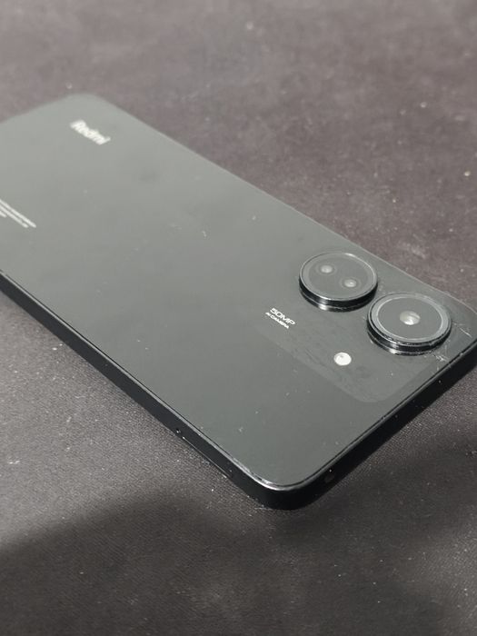 Redmi 13c б/у задняя крышка отходит