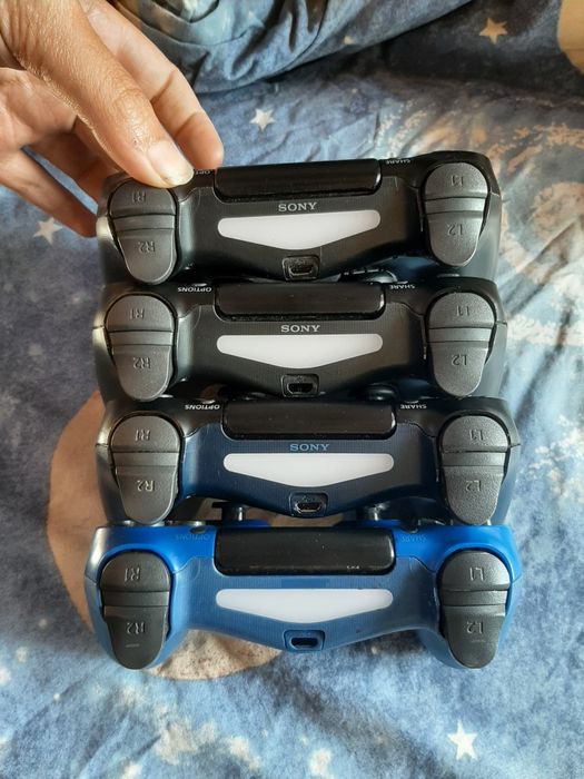 Vând manete defecte 4 defecte de piese ps4 PlayStation 4