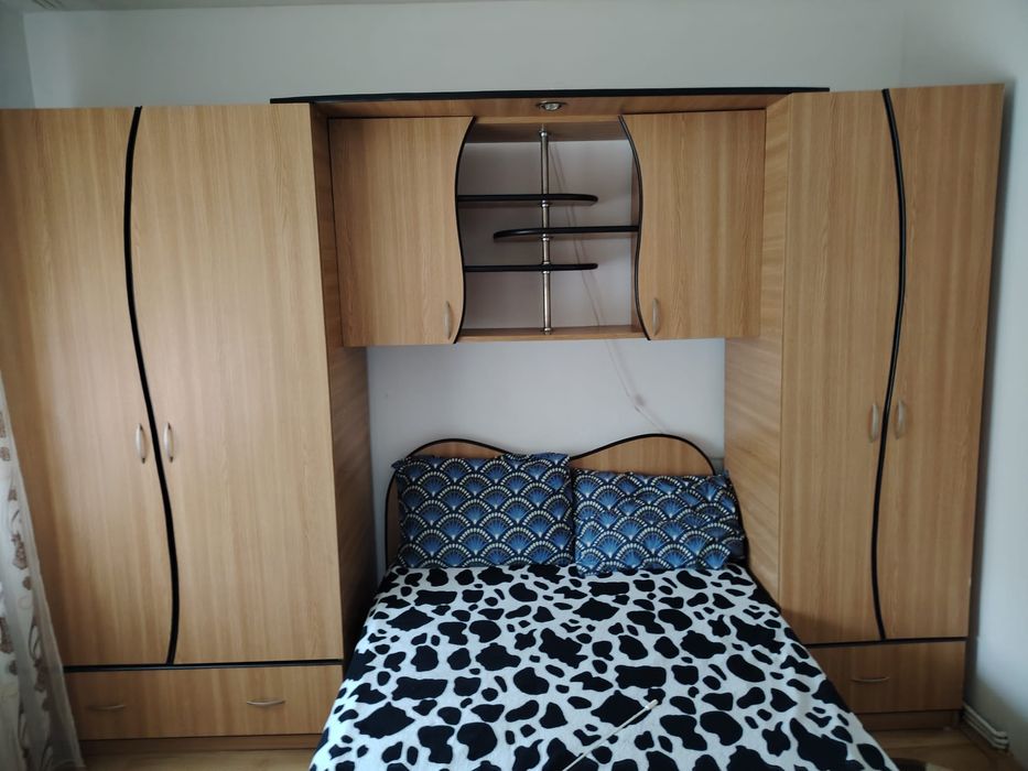 Vând apartament Broșteni