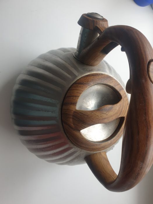 Продаю чайник 2,5 литра объём