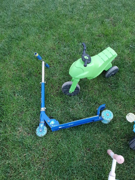 Tricicleta, trotineta, bicicleta, balansoar