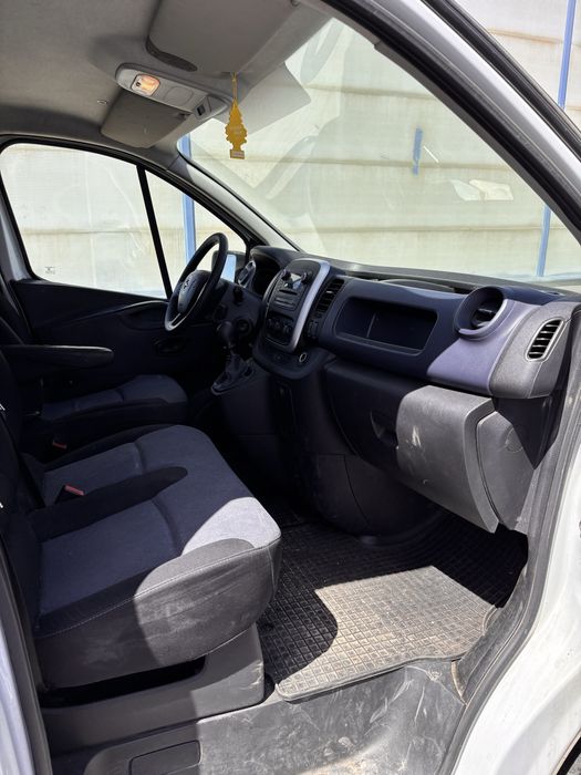 Opel Vivaro 2015 1.6 Diesel (115 CP) Aer Condiționat