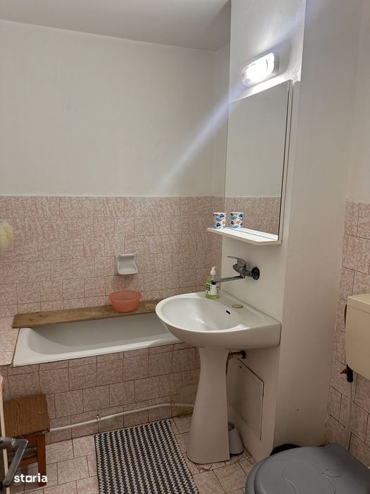 Apartament 2 camere et. 2, Zona Capat la 1