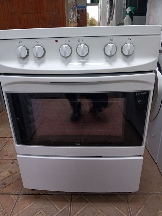 Свободно стояща печка с керамичен плот VOSS  2 години Гаранция!