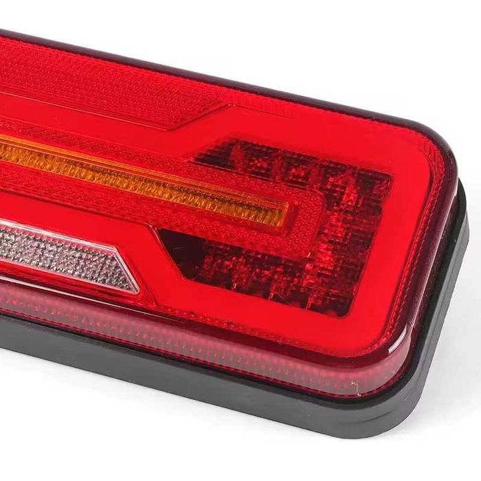 Универсални LED стопове 12V/24V с бягащ мигач комплект 2 броя