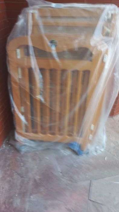 Продам детскую кроватку с матрасом.