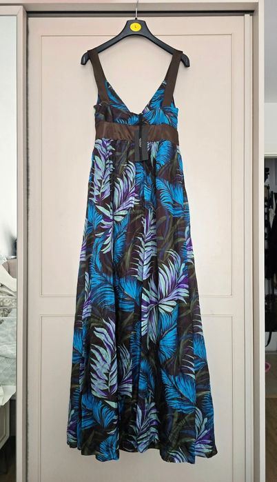 Rochie maxi, lunga Ana ALCAZAR. NOUA

Ana ALCAZAR.

O superba rochie l