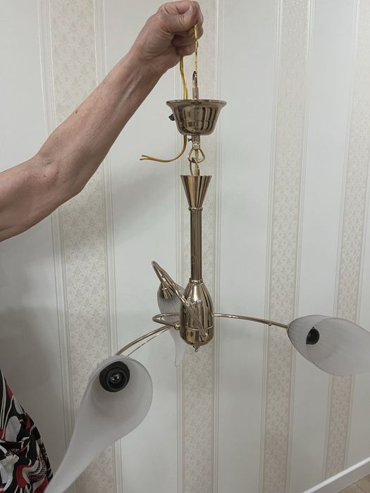 Люстра трехрожковая