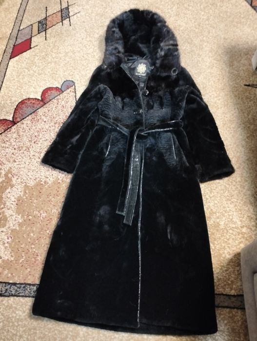 Шуба мутоновая с норковыми вставками