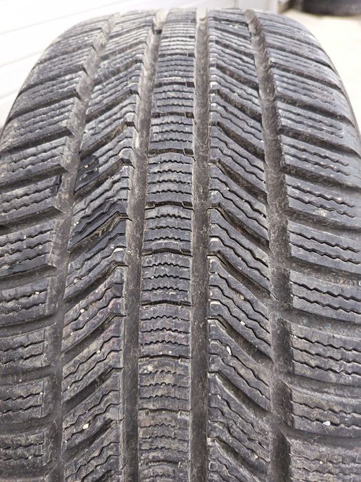 Гуми  Зимни 225/45 18