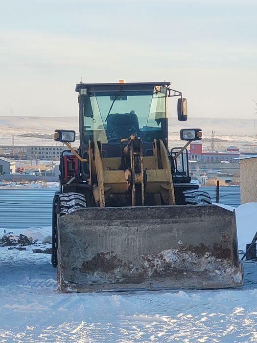 Погрузчик фронтальный