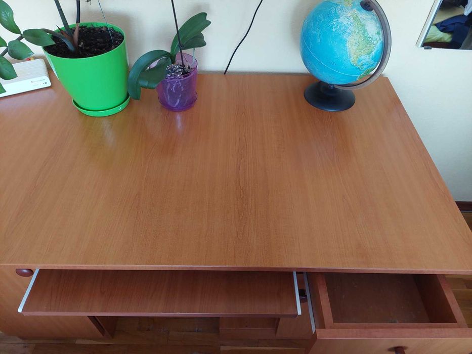 Легло с ракла + бюро + етажерка подарък