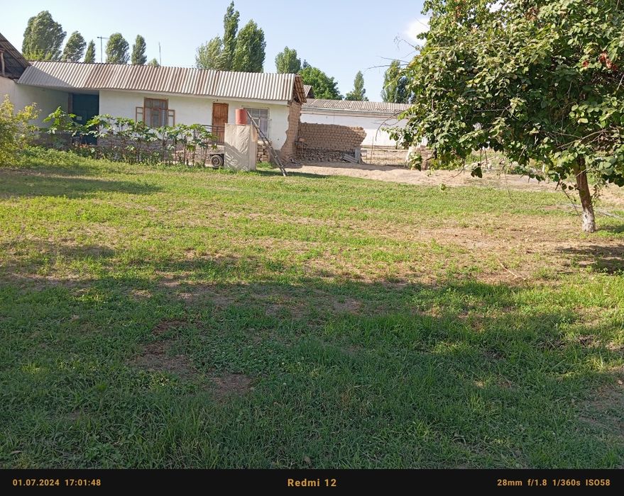 Yer sotiladi 10 sotix 2 xonali uyi bilan