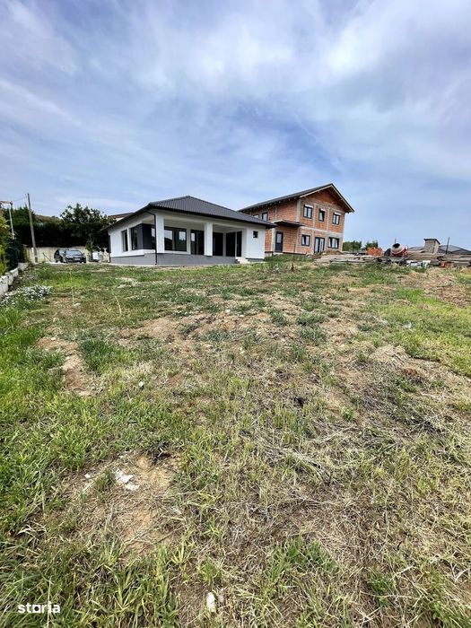 Casă modernă plan P – 750 mp teren – Săldăbagiu de Munte