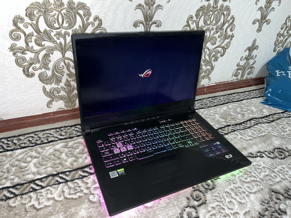 asus rog strix g17 gaming — core i7 10750H, nvidia RTX2060