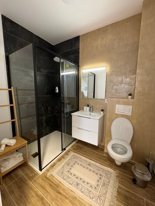 De inchiriat apartament cu 3 camere mobilat utilat