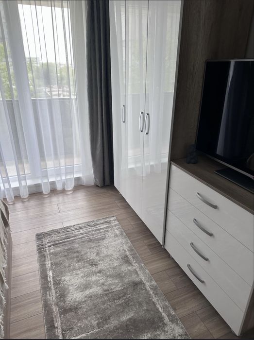 Inchiriez Apartament cu 2 camere, ca nou, etaj 1