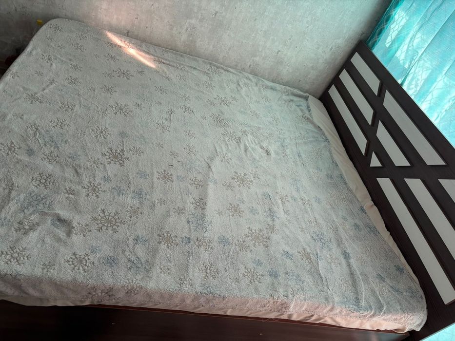 Кровать с матрасом