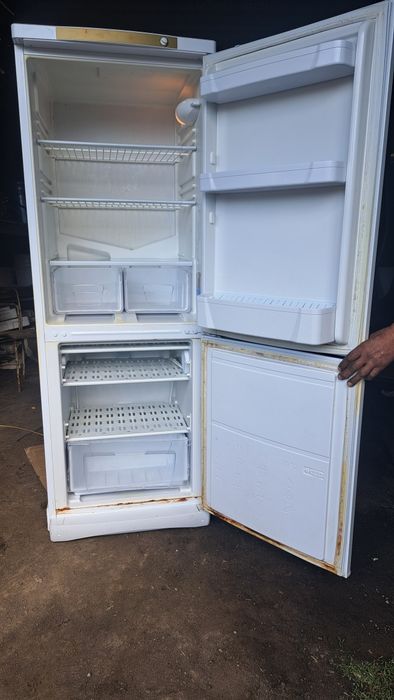 Холодильник индэзит продам