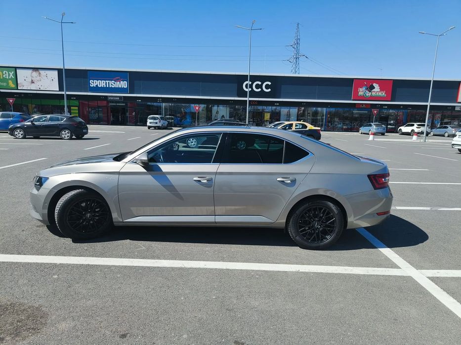 Skoda Superb Skoda Superb TDI DSG 4X4 Laurin & Klement