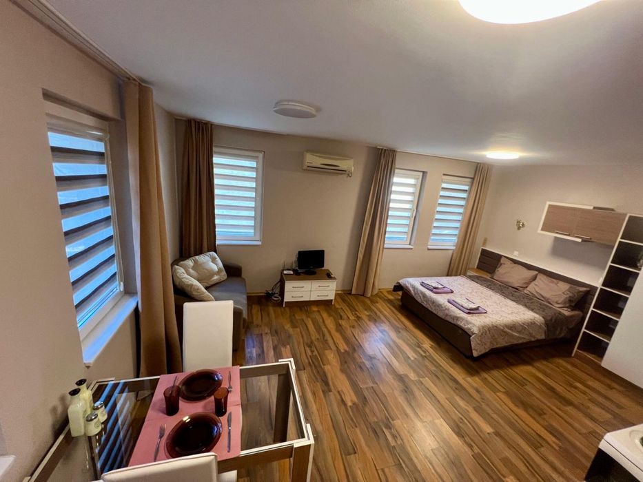 Дава се под наем Тристаен апартамент в Бургас, Лазур - 1111551 кв.м за 300 € - Снимка #4