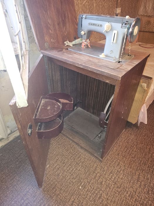 Продаётся швейная машинка Чайка. В идеальном состоянии