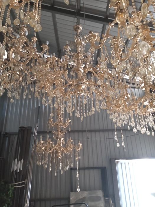 Продам люстры в отл. сост.