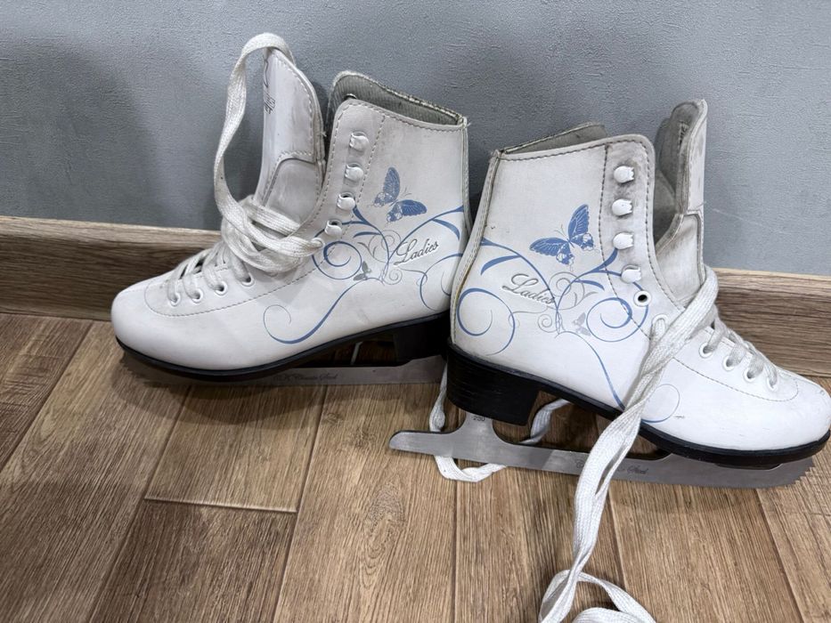 Коньки  39,35 размер