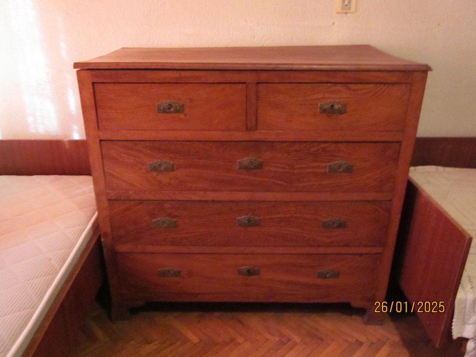 Масивен стар скрин