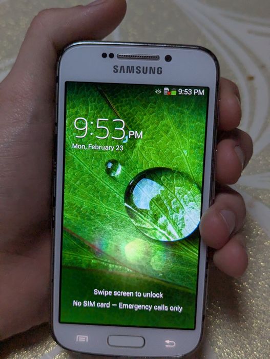 Samsung s4 zoom.