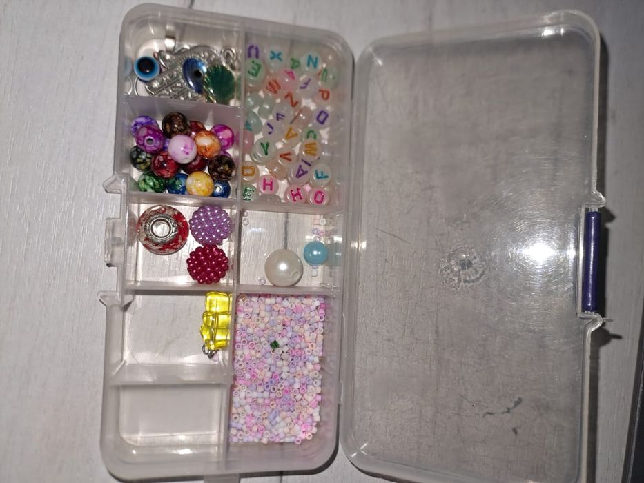 Продам бисер и фурнитуру