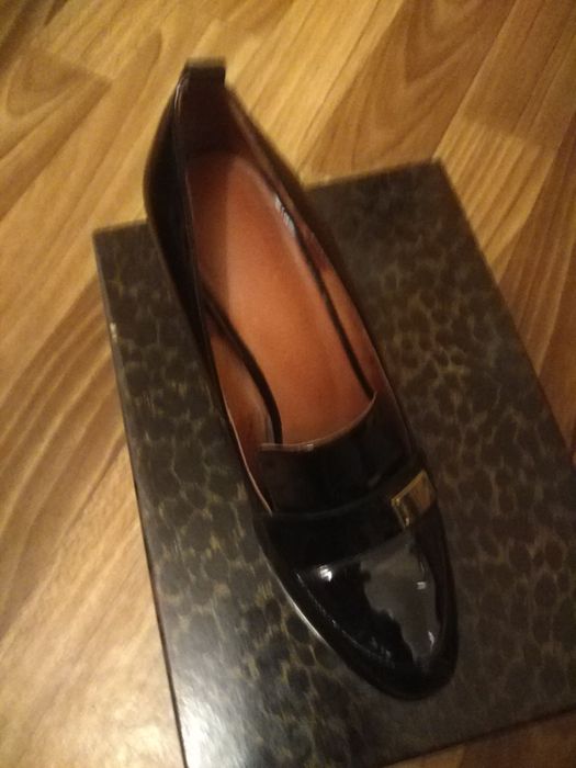 Туфли лаковые женские.