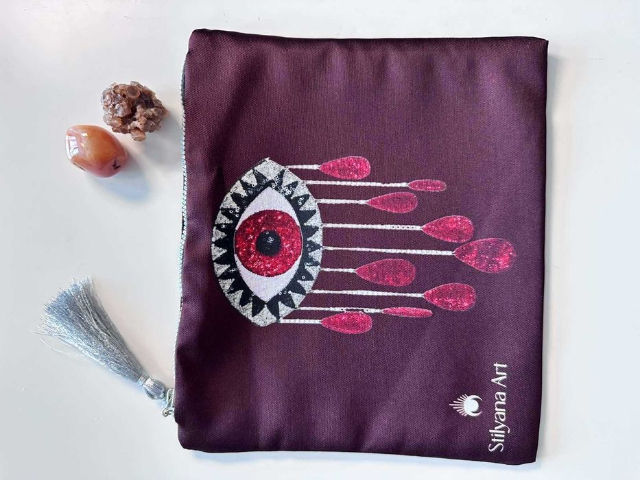 Специален несесер със символика за гримове, аксесоари