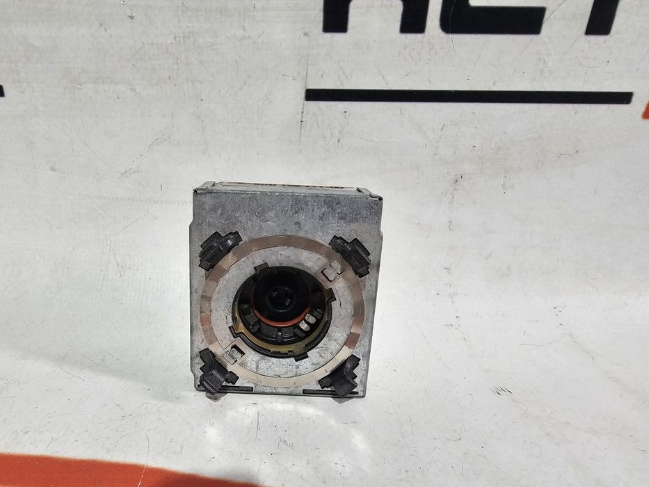 Igniter soclu bec xenon D2S cod 5DD008319