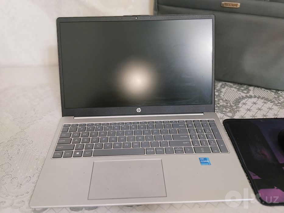 HP Laptop 15 Core i3 / 8GB RAM / 256GB SSD (sumka va mishka bilan)