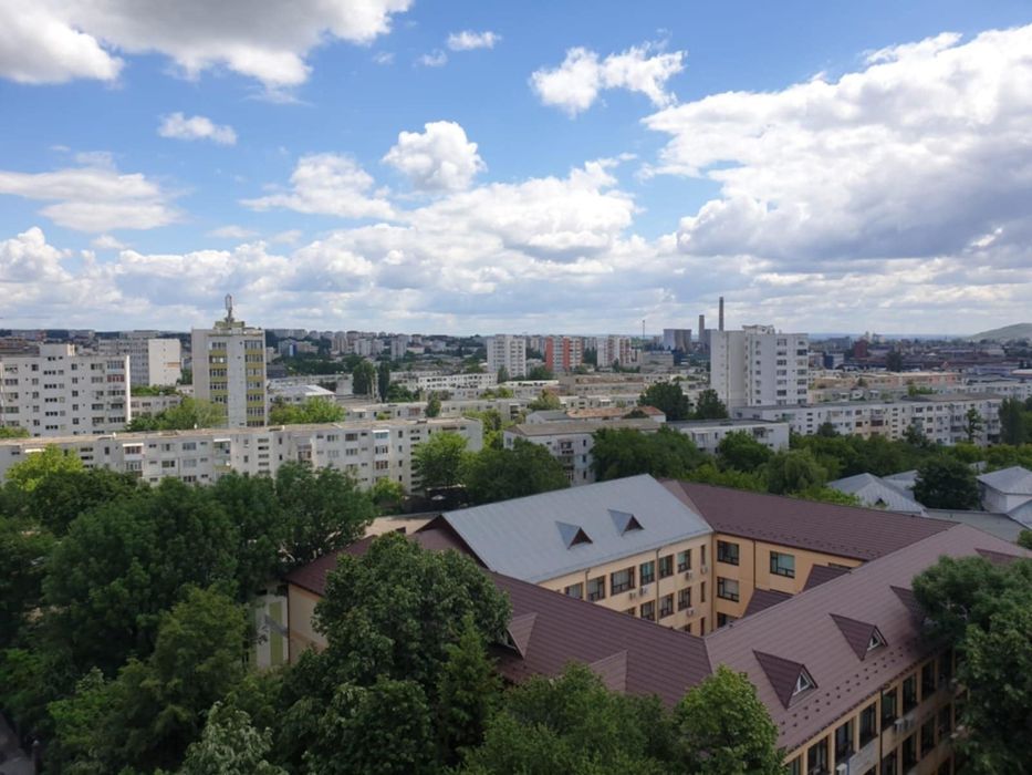 Persoana fizica inchiriez apartament 2 camere decomandate Podul Ros  Emil Racovita