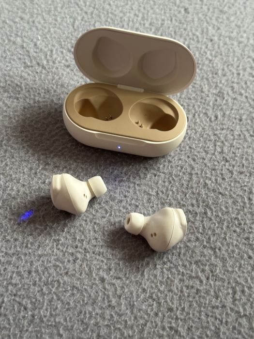 Casti bluetooth by Samsung Galaxy Buds