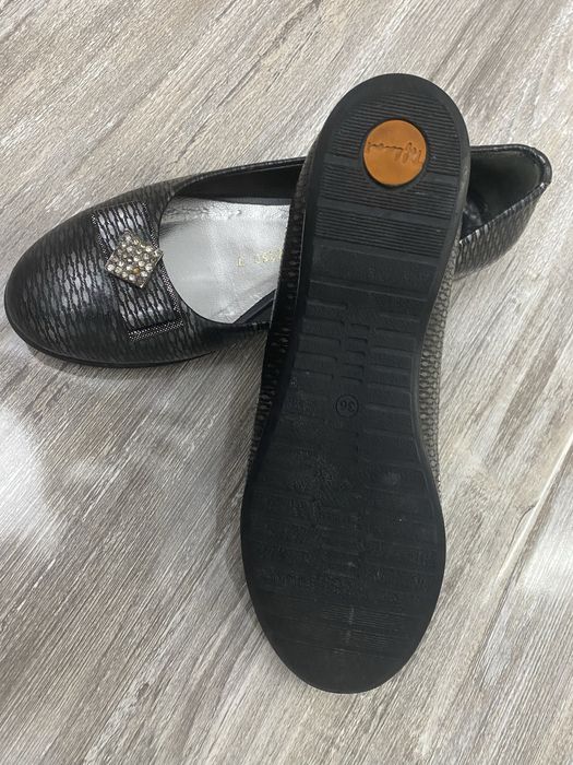 Женские школьные туфли