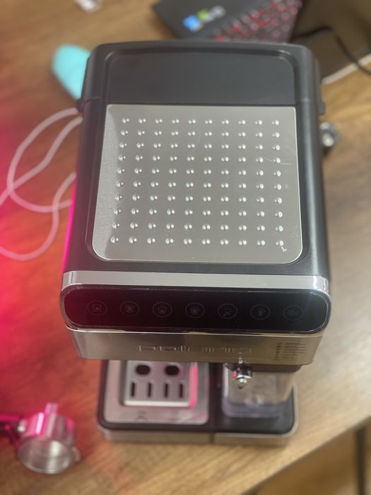 Кофемашина Polaris с капучинатором