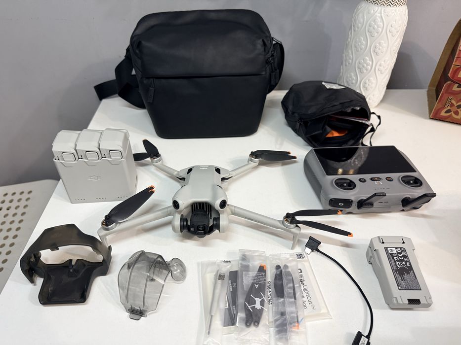 DJI Mini 4Pro квадрокоптер、дрон